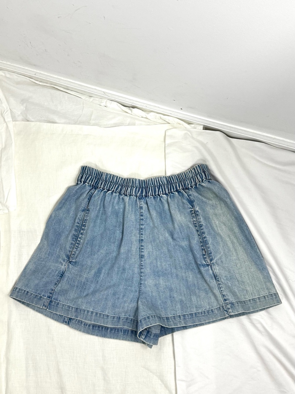 We The Free Free People Get Free Chambray Pull On Shorts Light Wash Size S